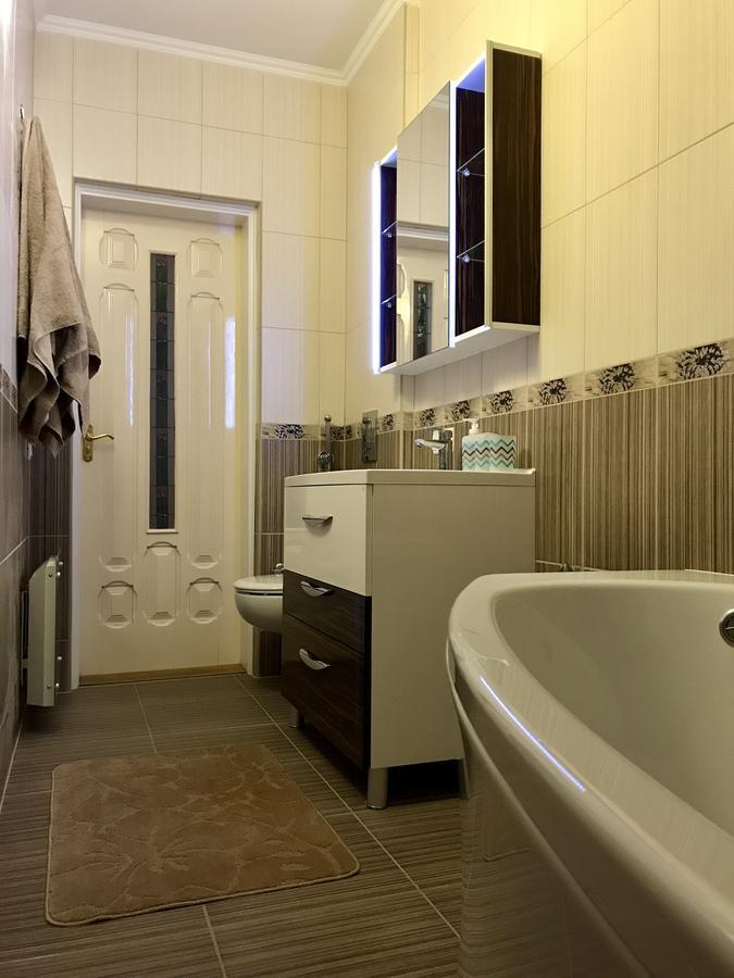 Panoramic View Top Floor Apartment In The City Center 무카체베 외부 사진